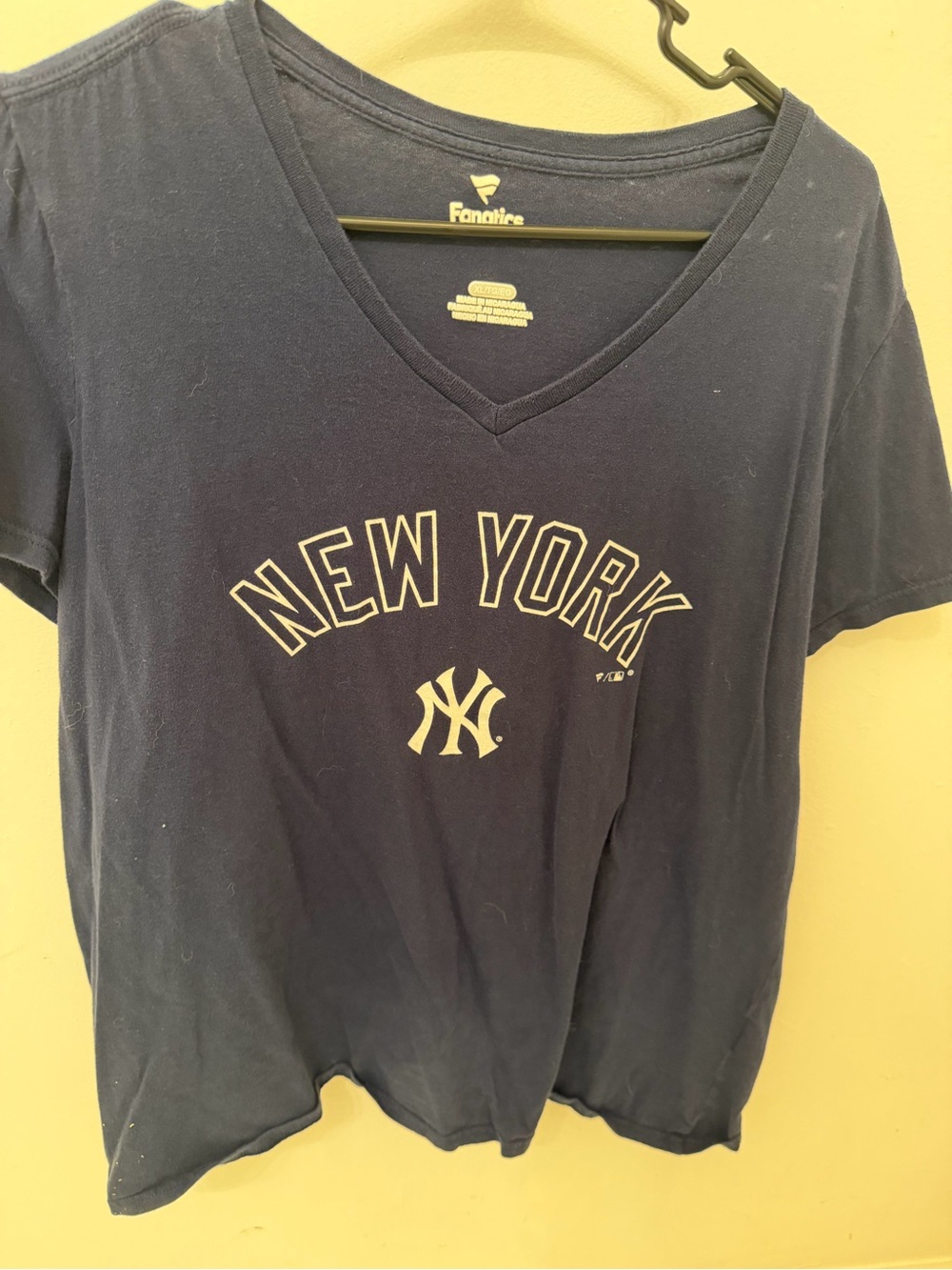 Fanatics Navy New York Yankees V-Neck Tee